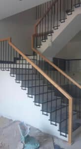 Mẫu cầu thang lan can tay vịn gỗ đẹp tại Đà Nẵng