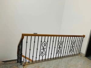 Mẫu cầu thang lan can tay vịn gỗ đẹp tại Đà Nẵng