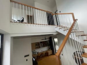 Mẫu cầu thang lan can tay vịn gỗ đẹp tại Đà Nẵng