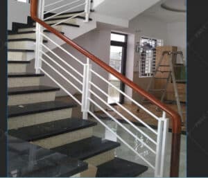 Mẫu cầu thang lan can tay vịn gỗ đẹp tại Đà Nẵng