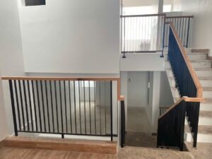 Mẫu cầu thang lan can tay vịn gỗ đẹp tại Đà Nẵng