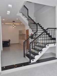 Mẫu cầu thang lan can tay vịn gỗ đẹp tại Đà Nẵng