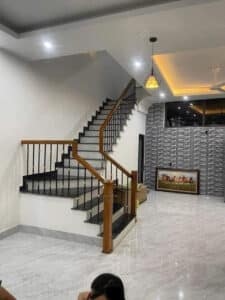 Mẫu cầu thang lan can tay vịn gỗ đẹp tại Đà Nẵng