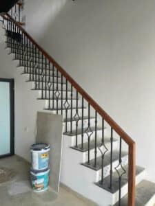 Mẫu cầu thang lan can tay vịn gỗ đẹp tại Đà Nẵng