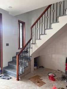 Mẫu cầu thang lan can tay vịn gỗ đẹp tại Đà Nẵng